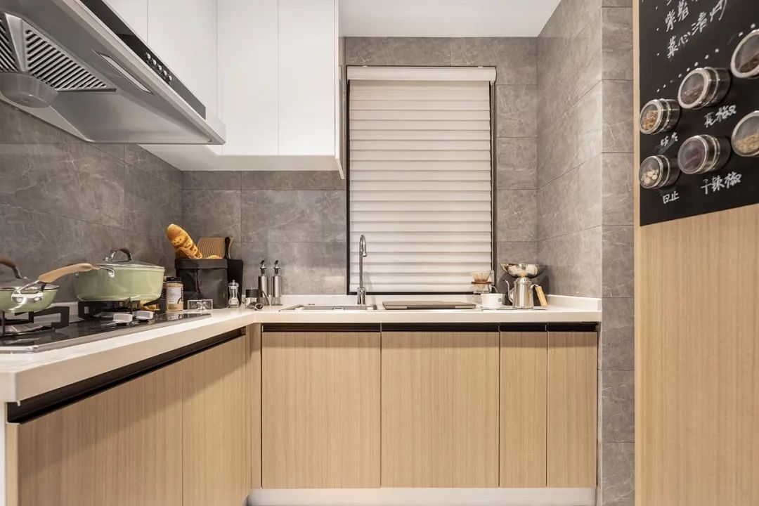現代簡約風格家裝設計室內裝修效果圖-廚房