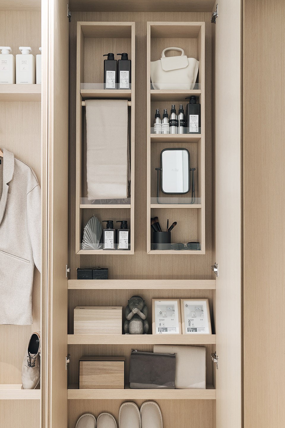 現代簡約風格公寓室內設計案例-儲物柜