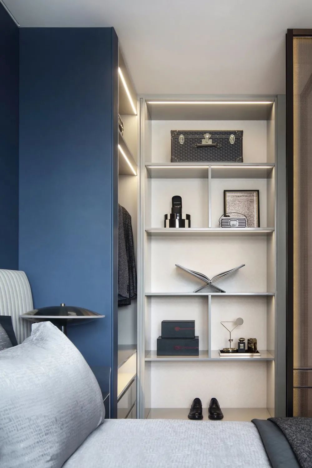 現代歐式風格室內設計家裝案例-次臥衣柜