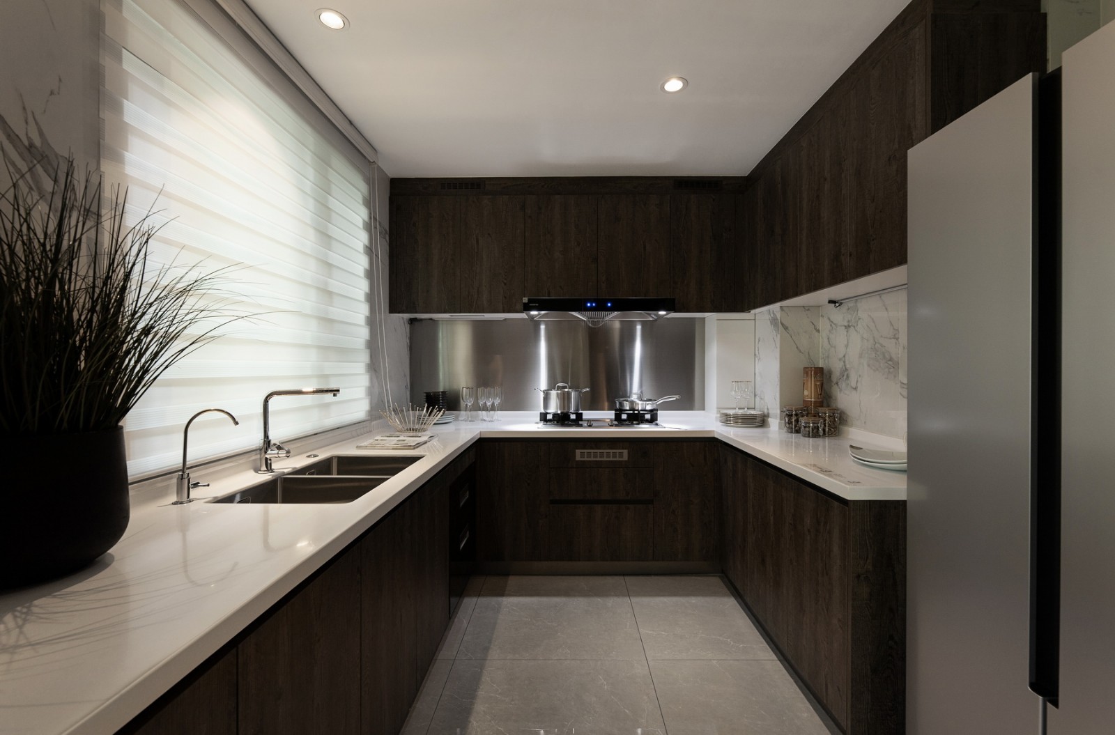 現代輕奢風格室內設計家裝案例-廚房
